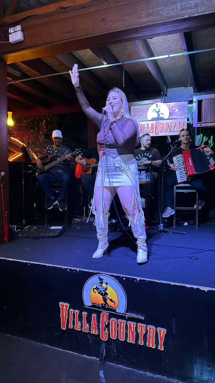 Cantora Sertaneja - Thalita Ferrari