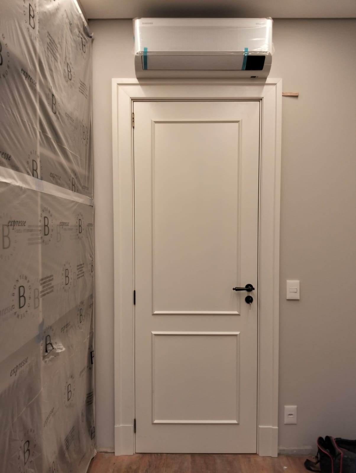 Compre Portas Alto Padrão direto de fábrica!  PHANDA PORTAS