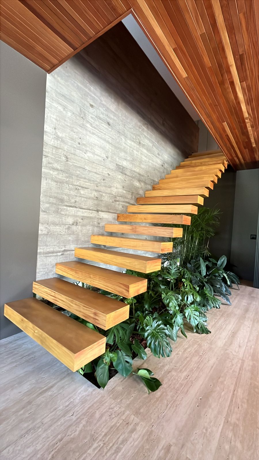 Escada Flutuante de madeira PHANDA PORTAS